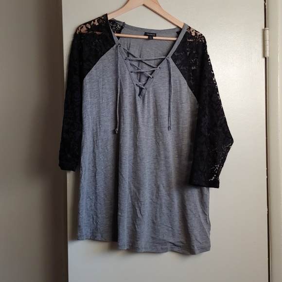 NWOT Torrid Lace Sleeve Baseball Tee 3 / 3X
